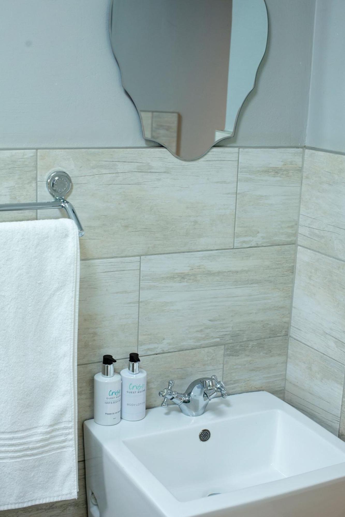 Crisp Guest Rooms Bloemfontein Extérieur photo
