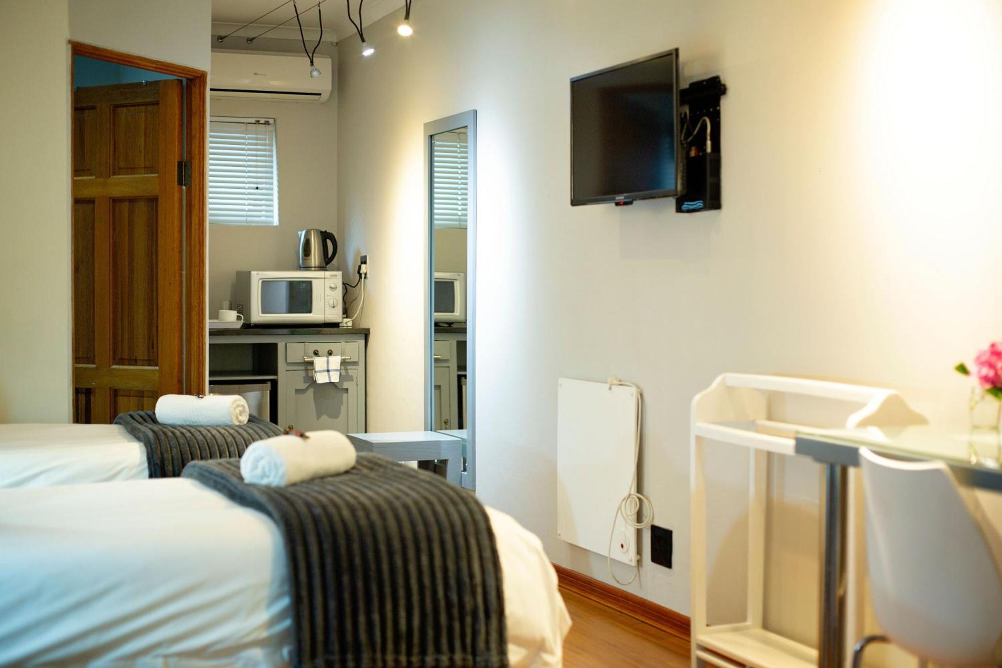 Crisp Guest Rooms Bloemfontein Extérieur photo